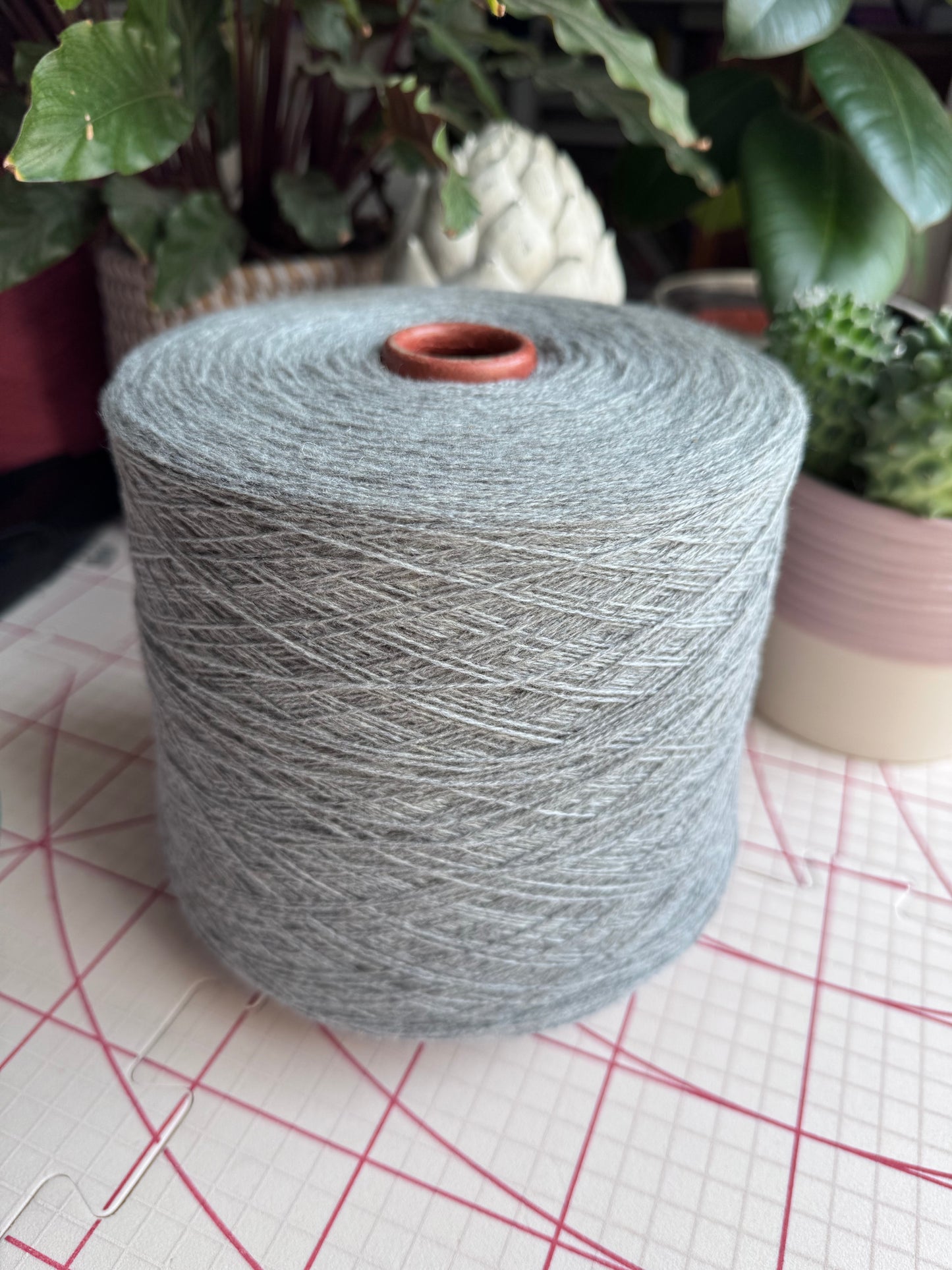 Knoll Merino Lambswool 2/17 Nm / Pearl Grey (136)